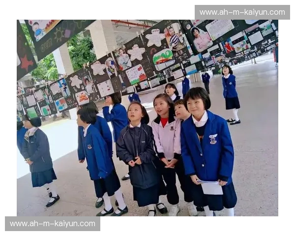 记者：用笔触点亮世界